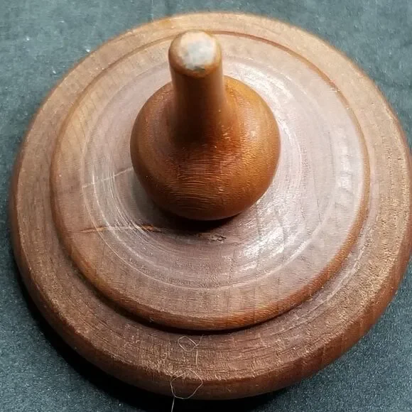 Handmade wooden spinning tops - Picture 7 of 11